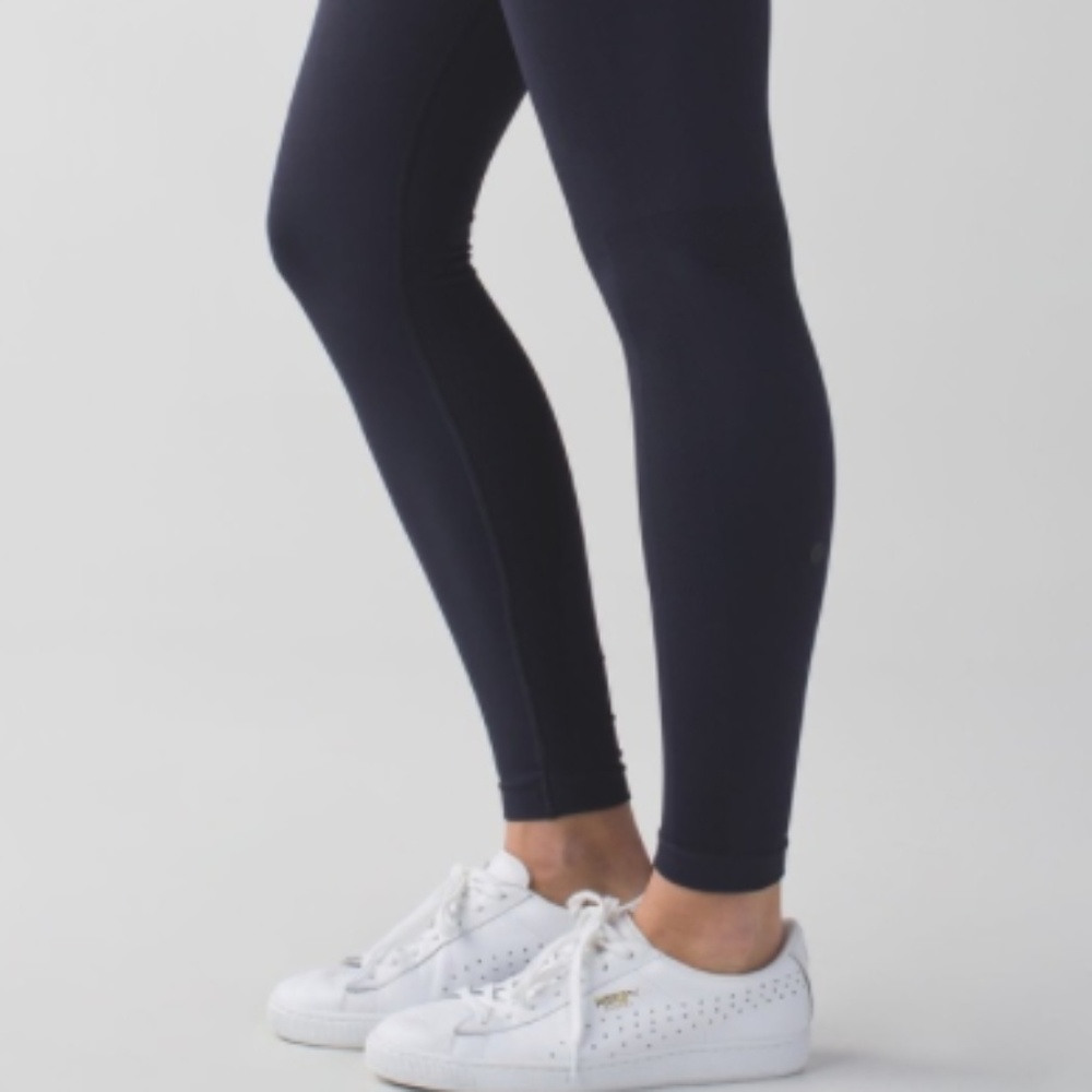 24 HOUR SALE Lululemon navy blue "zone in" tight
